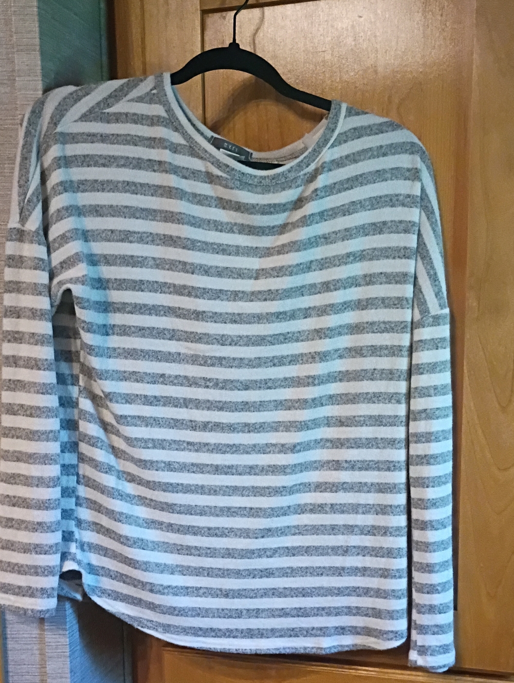 Striped Long-Sleeve Crewneck Sweater - Gray & White